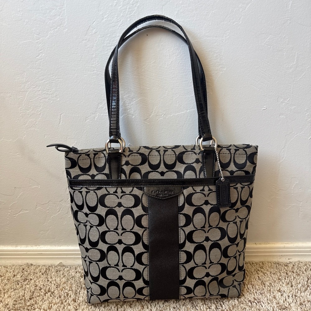 Coach Taylor Signature Tote Black Grey Jacquard Patent Trim Bag F28504